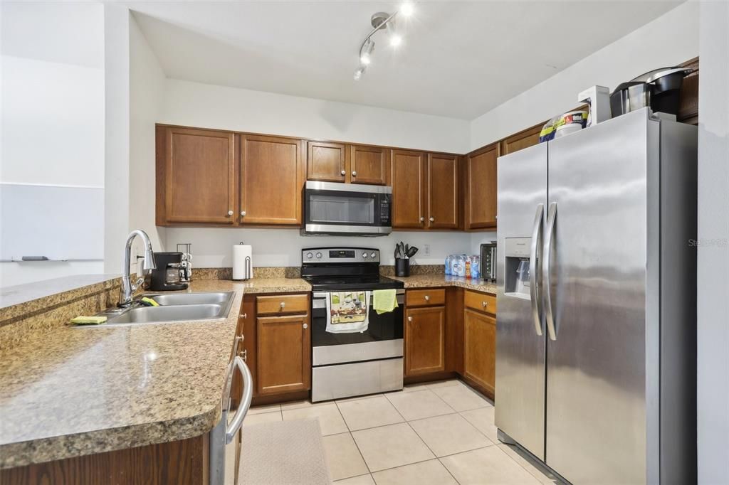 For Sale: $215,000 (2 beds, 2 baths, 1360 Square Feet)