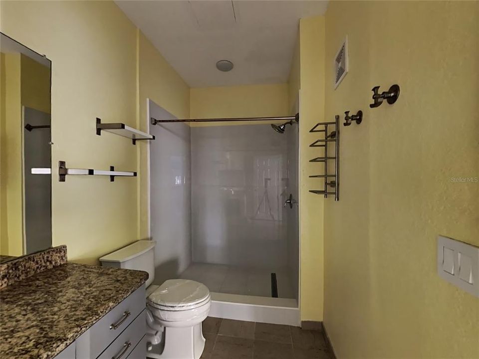 For Rent: $1,650 (1 beds, 1 baths, 774 Square Feet)