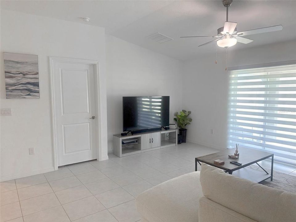 For Sale: $365,000 (4 beds, 2 baths, 1817 Square Feet)