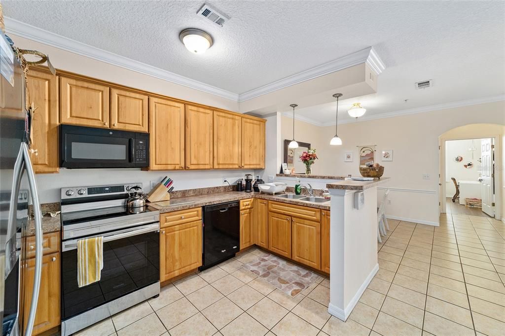 For Sale: $412,500 (3 beds, 3 baths, 1330 Square Feet)