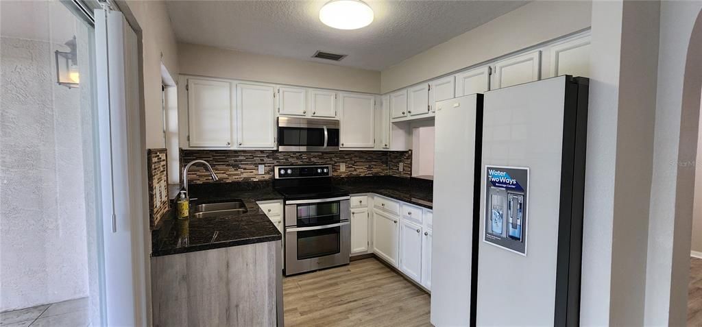 For Rent: $2,000 (2 beds, 2 baths, 1396 Square Feet)