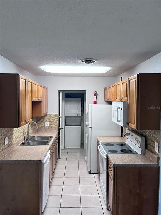 For Rent: $1,650 (2 beds, 1 baths, 881 Square Feet)