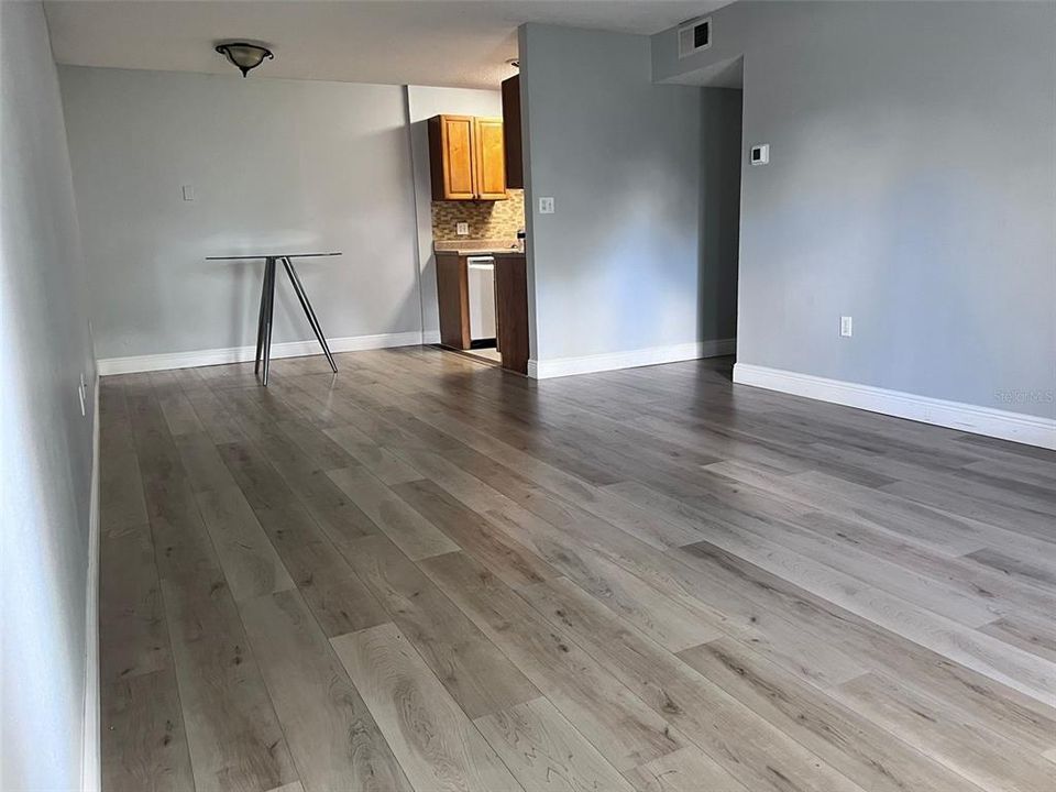 For Rent: $1,650 (2 beds, 1 baths, 881 Square Feet)