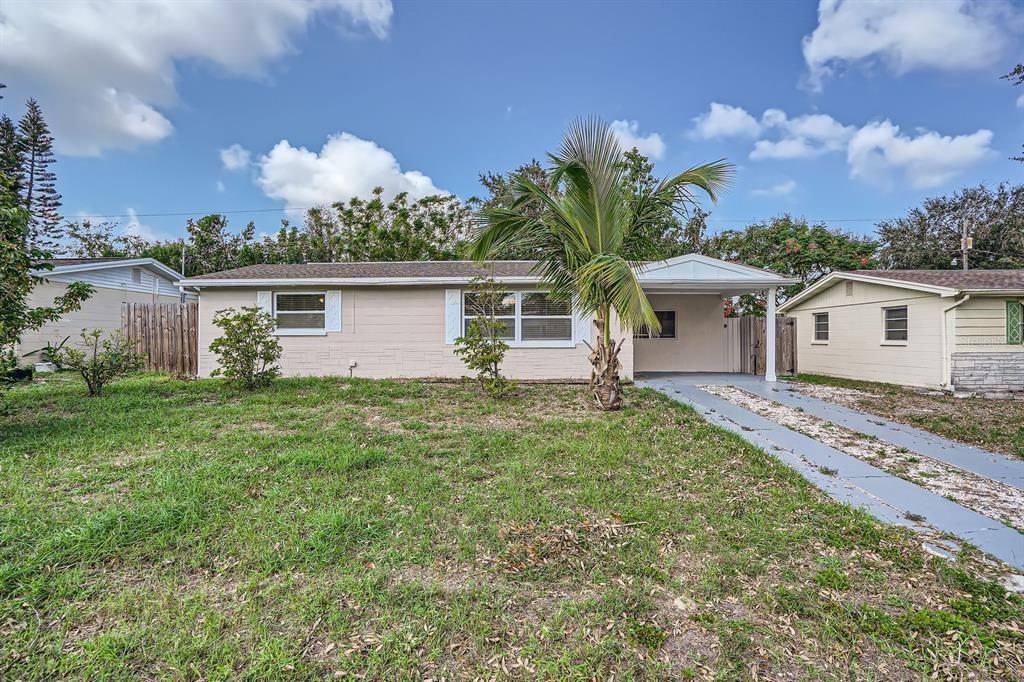 For Sale: $209,000 (4 beds, 2 baths, 956 Square Feet)