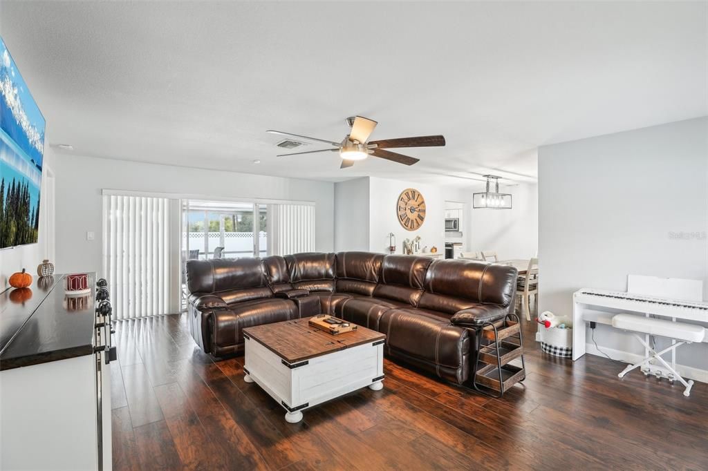 For Sale: $459,000 (3 beds, 2 baths, 1515 Square Feet)