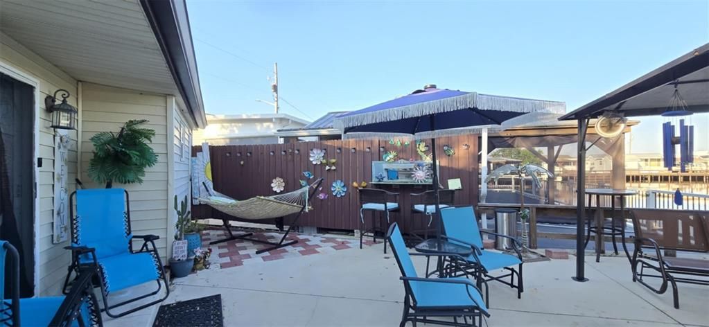 For Sale: $240,000 (2 beds, 2 baths, 830 Square Feet)