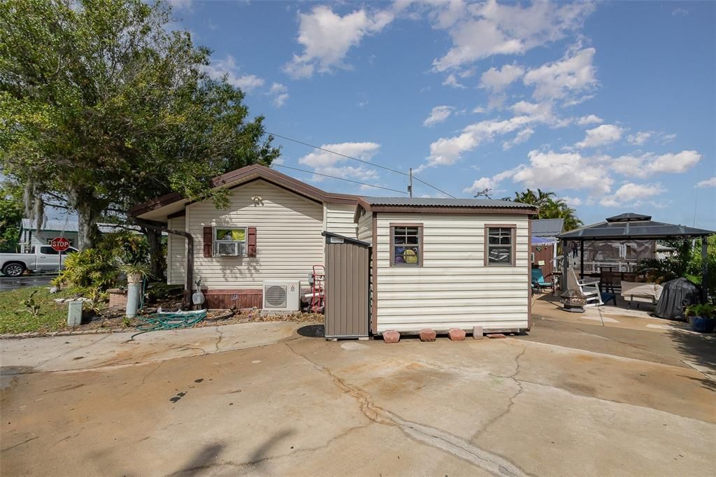 For Sale: $211,000 (2 beds, 2 baths, 830 Square Feet)