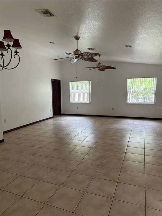 For Rent: $3,000 (5 beds, 2 baths, 2500 Square Feet)