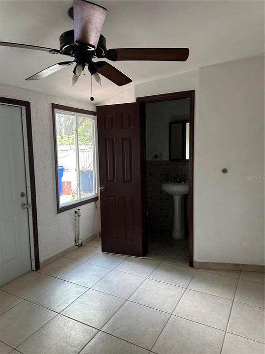 For Rent: $3,000 (5 beds, 2 baths, 2500 Square Feet)