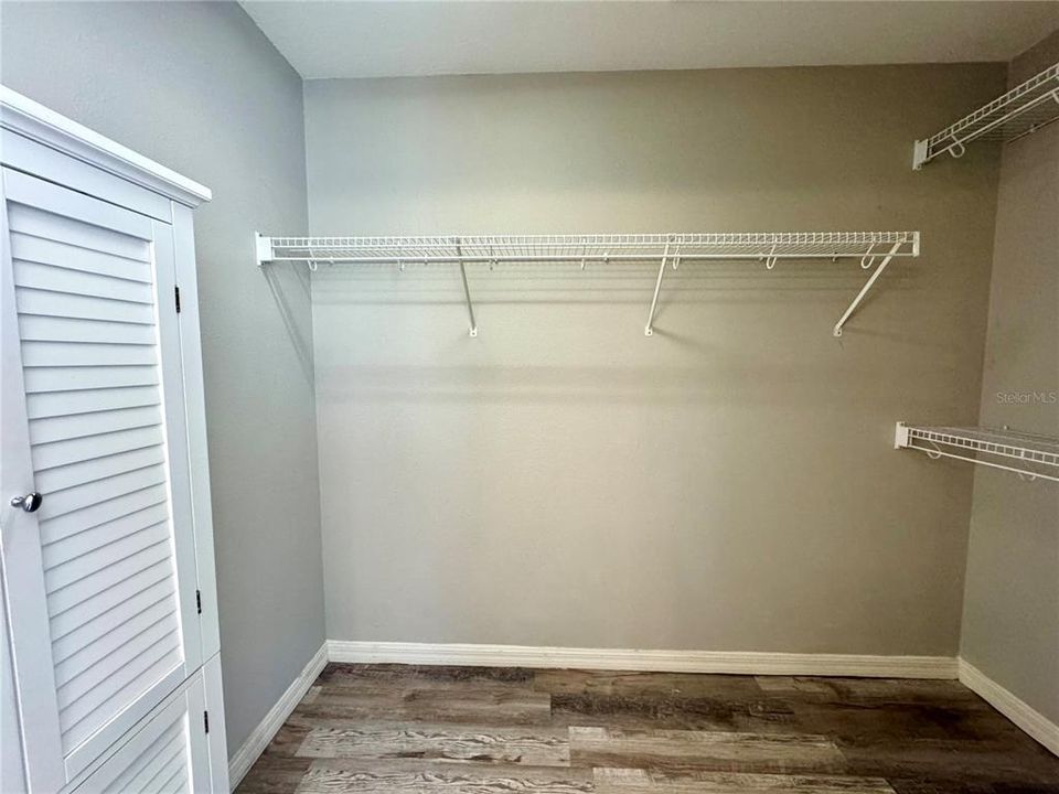 Walk-in-closet