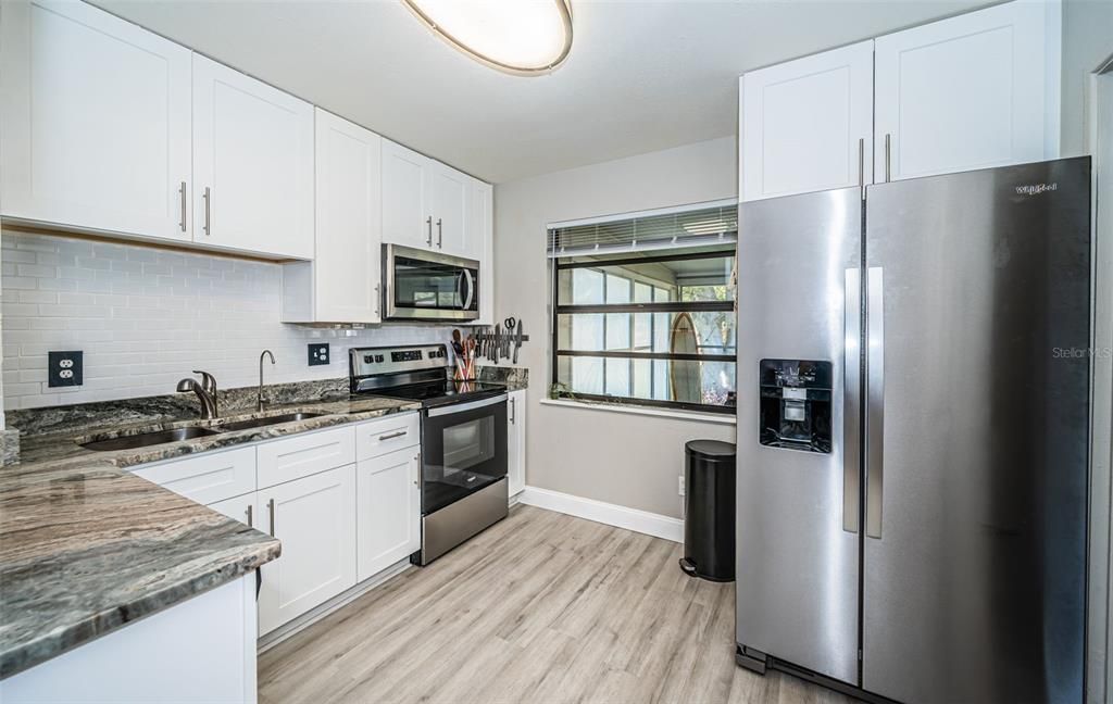 For Sale: $339,900 (2 beds, 1 baths, 816 Square Feet)