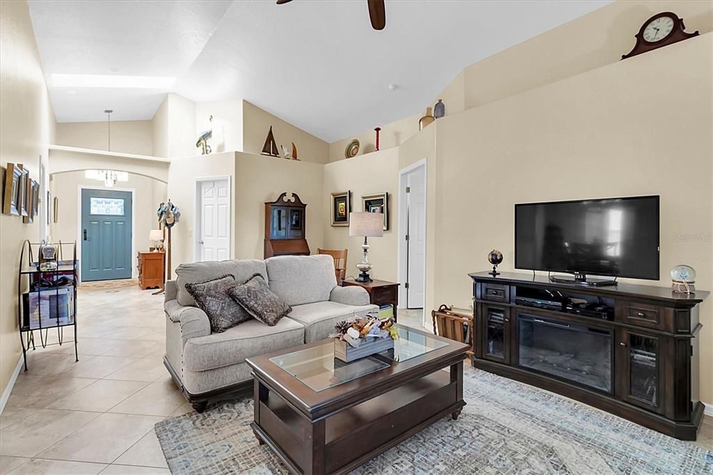 For Sale: $339,900 (3 beds, 2 baths, 1616 Square Feet)