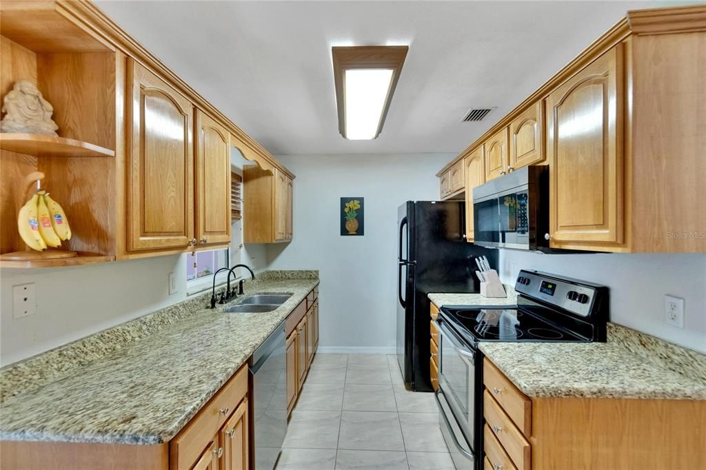 For Sale: $285,000 (2 beds, 1 baths, 1223 Square Feet)