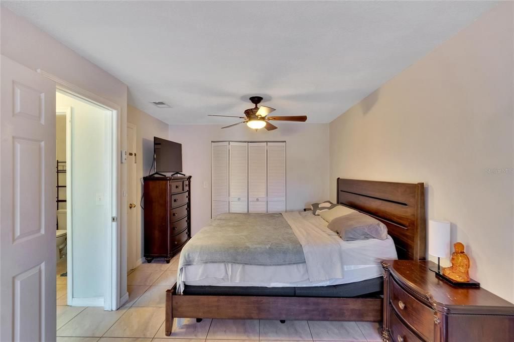 For Sale: $285,000 (2 beds, 1 baths, 1223 Square Feet)