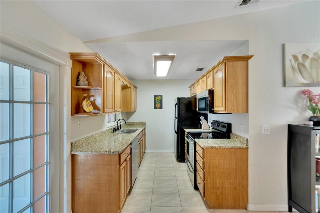 For Sale: $285,000 (2 beds, 1 baths, 1223 Square Feet)