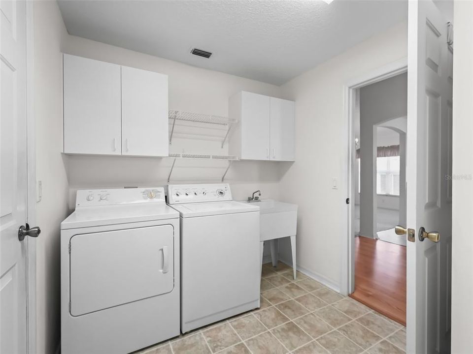 For Sale: $483,900 (3 beds, 2 baths, 1894 Square Feet)