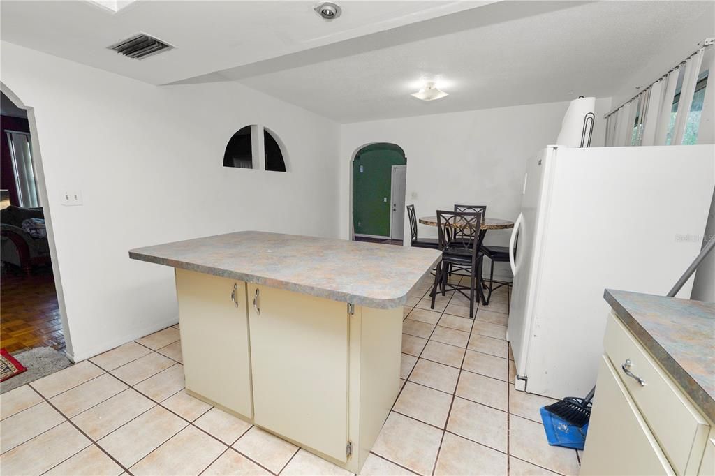 For Sale: $200,000 (3 beds, 2 baths, 1120 Square Feet)