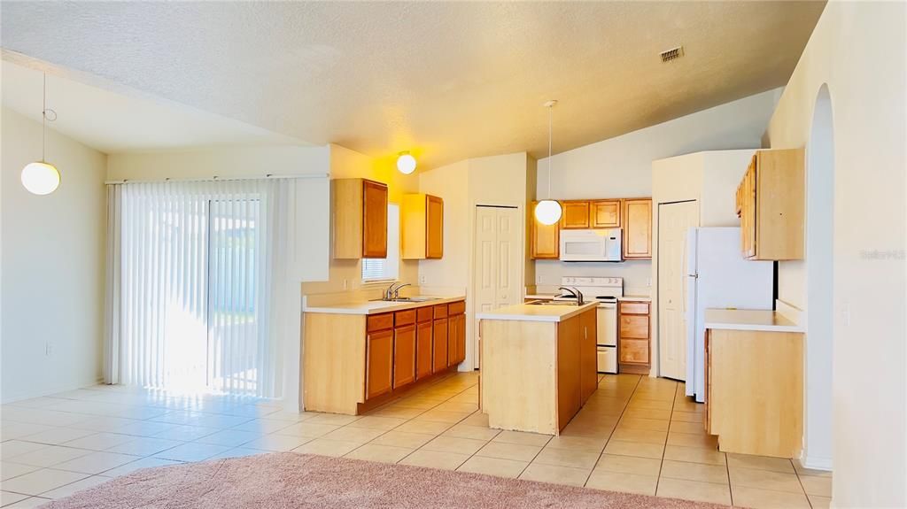 For Rent: $2,199 (4 beds, 2 baths, 2148 Square Feet)