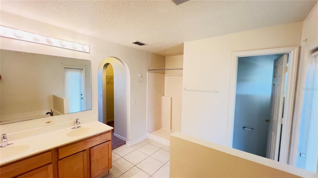 For Rent: $2,199 (4 beds, 2 baths, 2148 Square Feet)