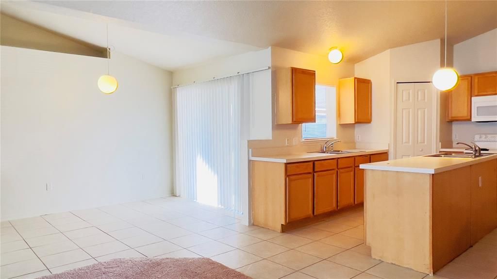 For Rent: $2,199 (4 beds, 2 baths, 2148 Square Feet)