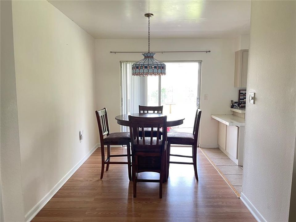 For Sale: $299,999 (2 beds, 2 baths, 1122 Square Feet)