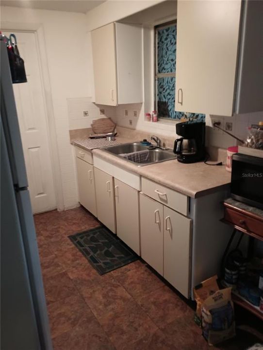 For Sale: $199,000 (1 beds, 1 baths, 838 Square Feet)