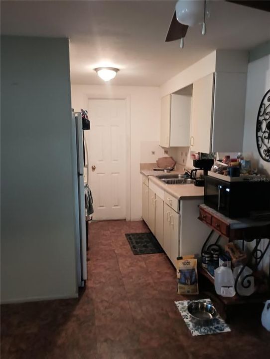 For Sale: $199,000 (1 beds, 1 baths, 838 Square Feet)