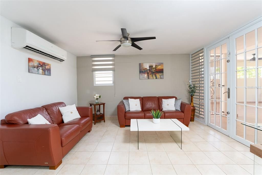 For Sale: $425,000 (4 beds, 2 baths, 2200 Square Feet)