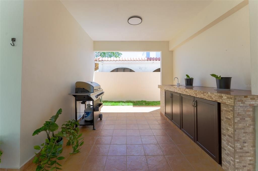 For Sale: $425,000 (4 beds, 2 baths, 2200 Square Feet)