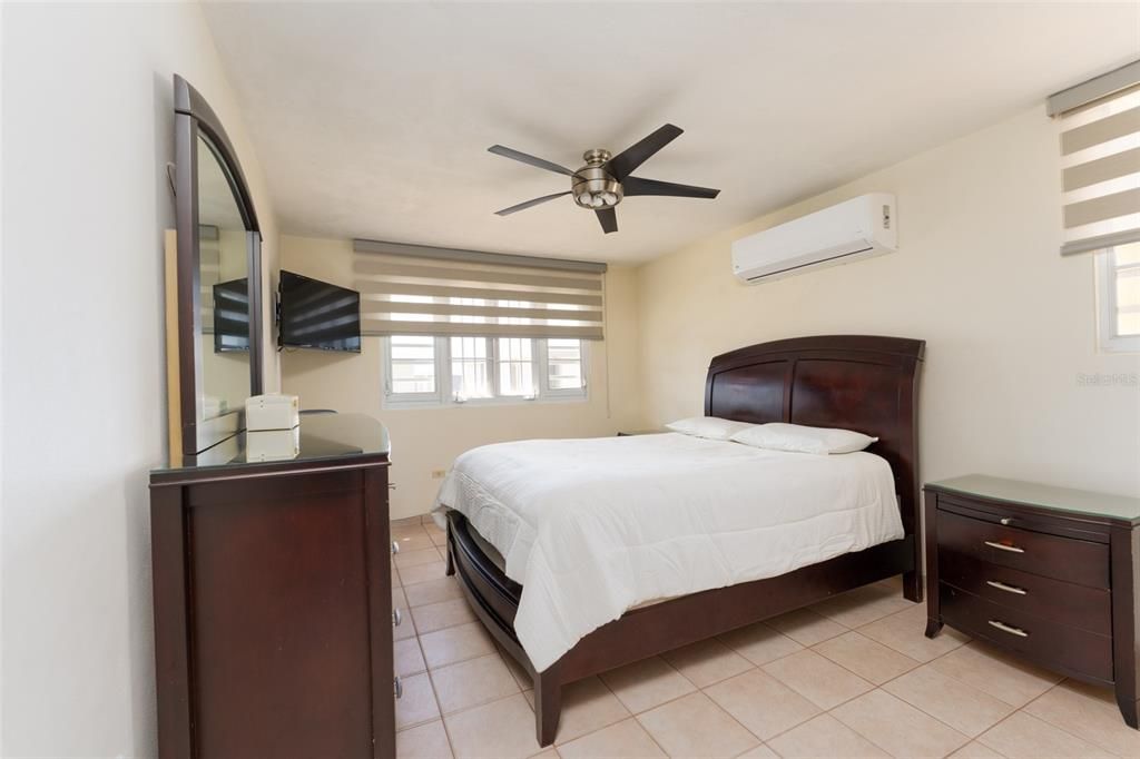 For Sale: $425,000 (4 beds, 2 baths, 2200 Square Feet)