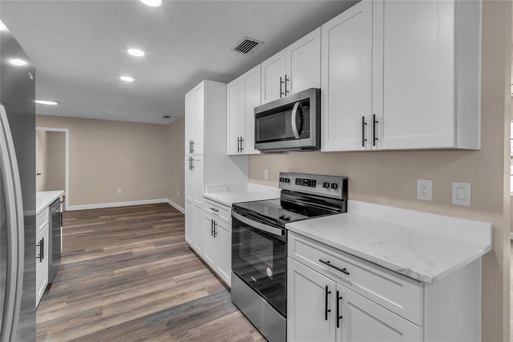 For Sale: $349,900 (3 beds, 2 baths, 1472 Square Feet)