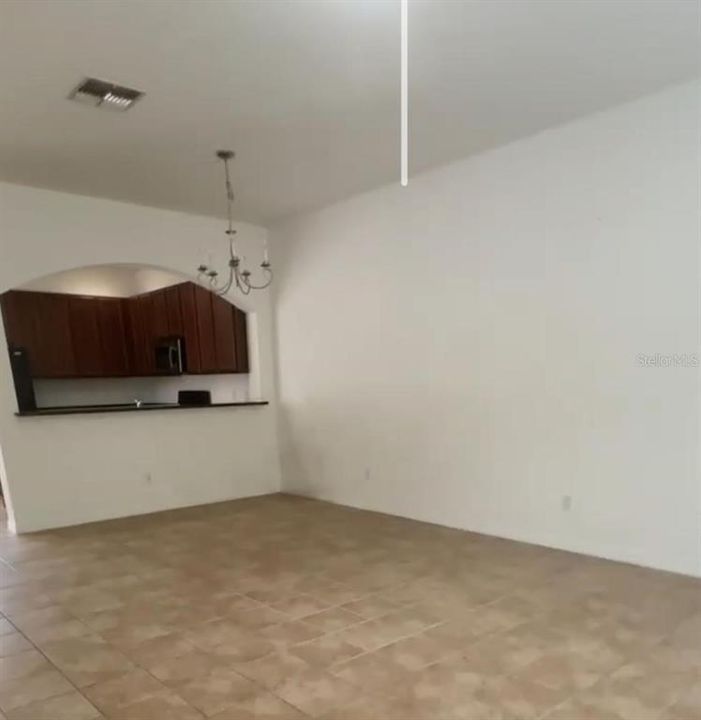 For Sale: $328,000 (2 beds, 2 baths, 1324 Square Feet)