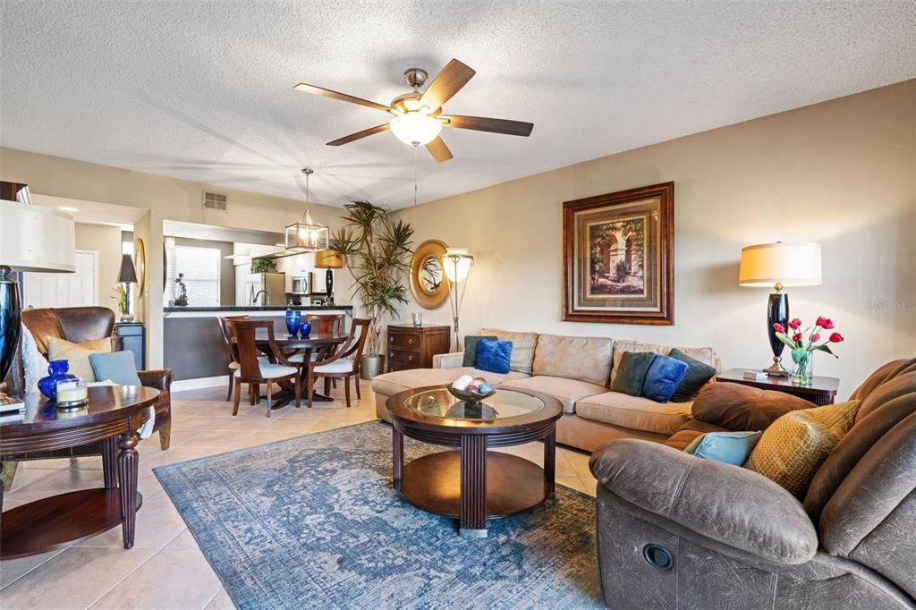 For Sale: $343,065 (2 beds, 2 baths, 1195 Square Feet)