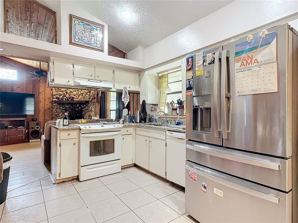 For Sale: $350,000 (3 beds, 2 baths, 1546 Square Feet)