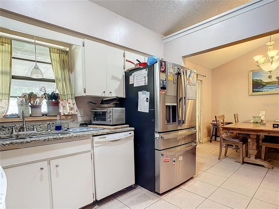 For Sale: $350,000 (3 beds, 2 baths, 1546 Square Feet)