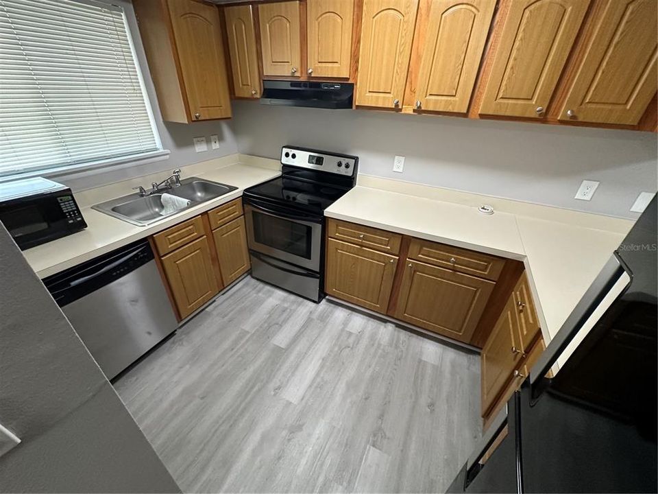 For Rent: $1,600 (2 beds, 1 baths, 1214 Square Feet)