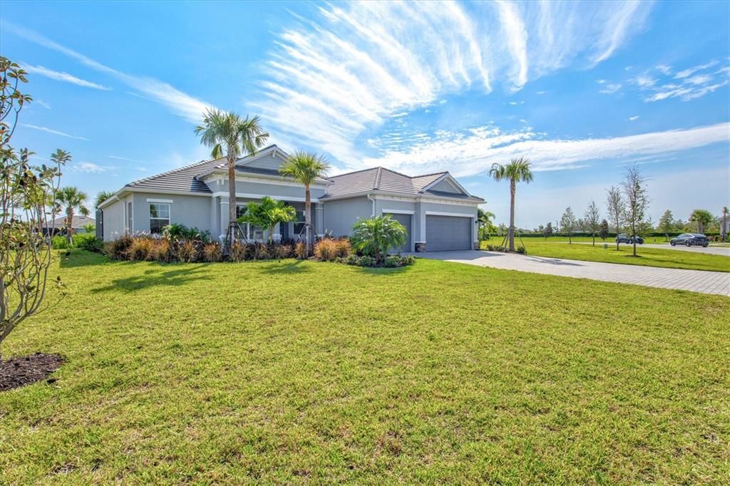 For Sale: $795,000 (3 beds, 2 baths, 2361 Square Feet)