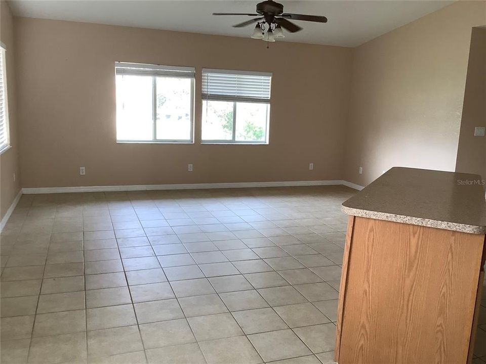 For Sale: $169,900 (2 beds, 2 baths, 864 Square Feet)