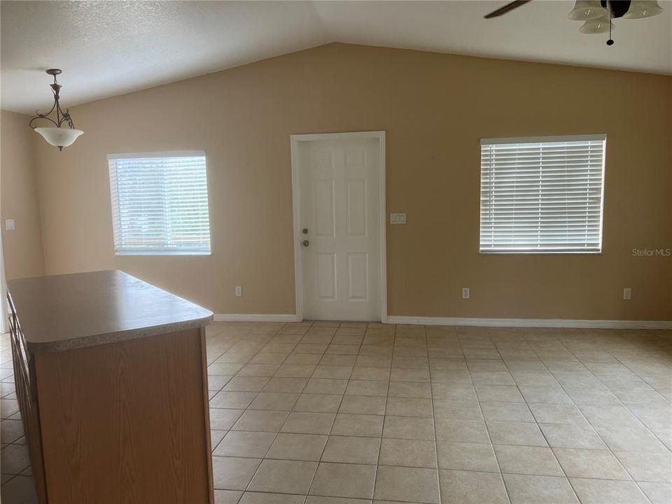 For Sale: $169,900 (2 beds, 2 baths, 864 Square Feet)