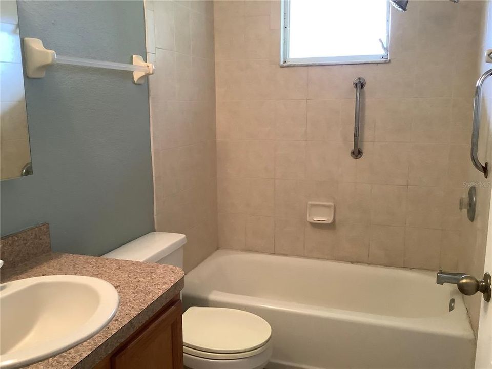 For Sale: $169,900 (2 beds, 2 baths, 864 Square Feet)