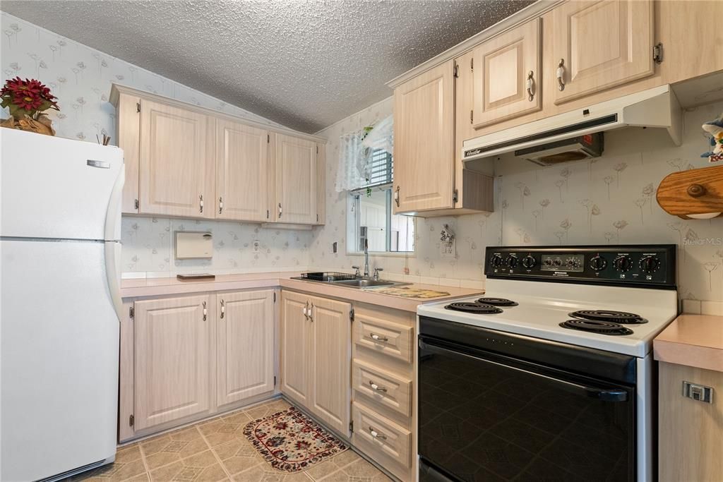 For Sale: $135,000 (2 beds, 2 baths, 864 Square Feet)