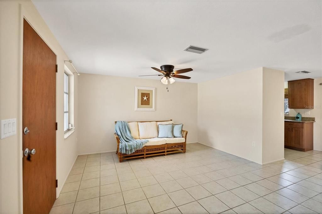 For Sale: $399,000 (3 beds, 2 baths, 1097 Square Feet)