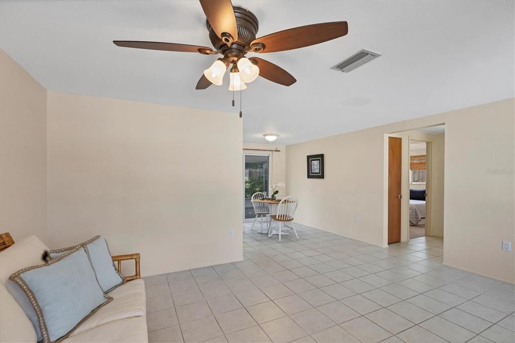 For Sale: $399,000 (3 beds, 2 baths, 1097 Square Feet)