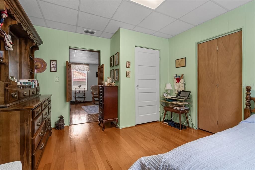 For Sale: $425,000 (2 beds, 1 baths, 1071 Square Feet)