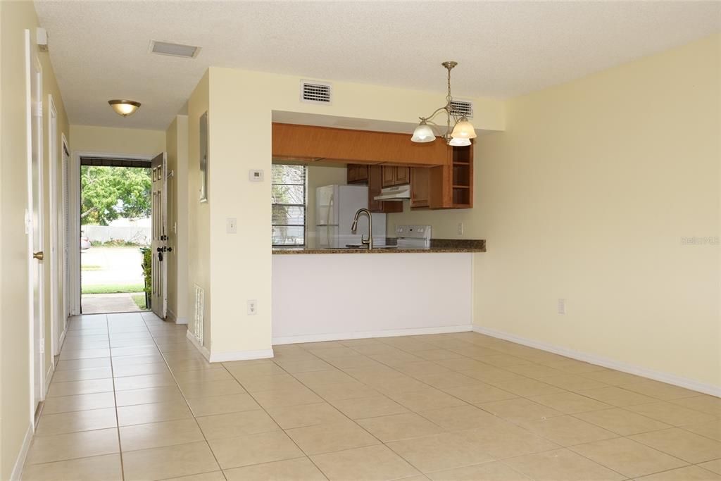 For Rent: $1,700 (2 beds, 2 baths, 1050 Square Feet)