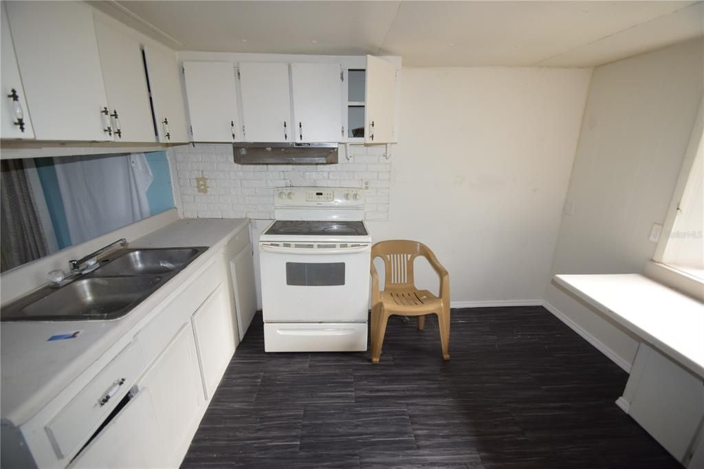 Active With Contract: $119,000 (2 beds, 1 baths, 672 Square Feet)