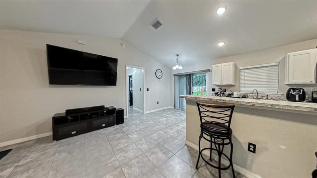 For Sale: $249,999 (3 beds, 2 baths, 1286 Square Feet)