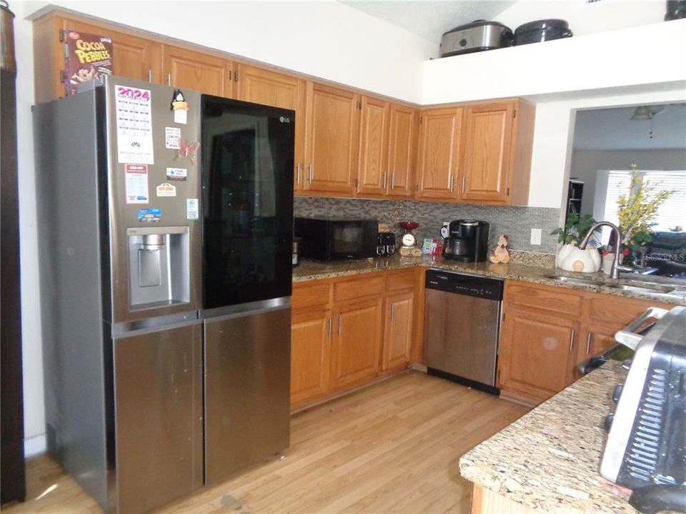 New wifi compatible Refrigerator + other ss appliances, granite counters and wood cabinets