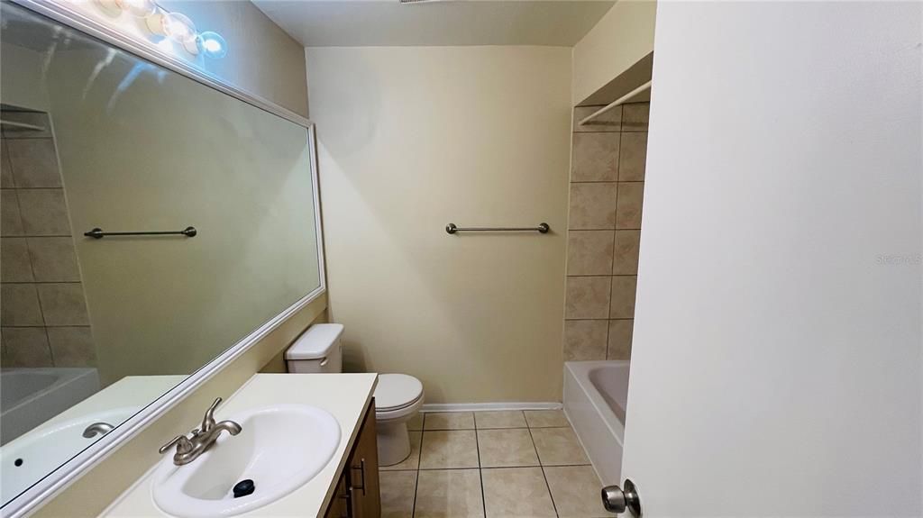 For Sale: $155,000 (2 beds, 2 baths, 864 Square Feet)