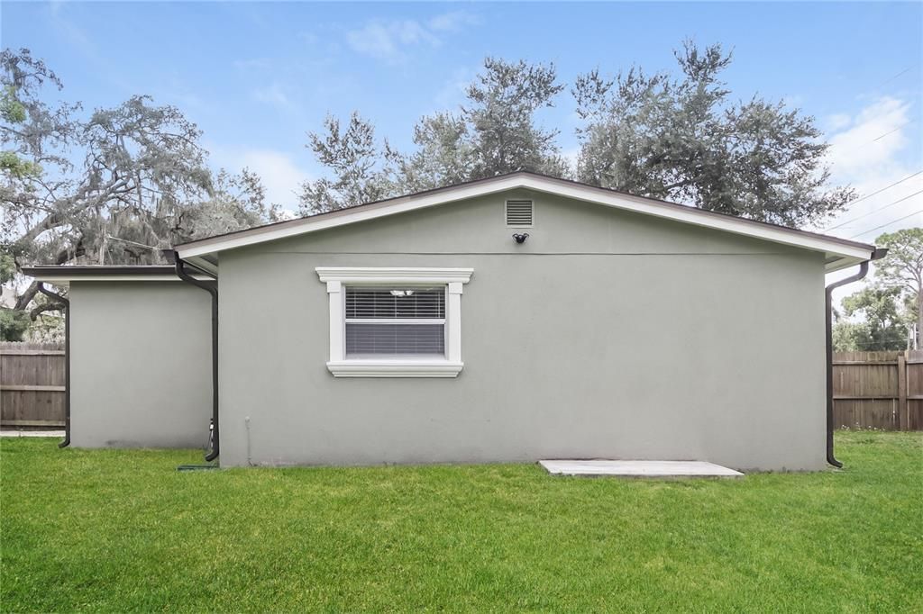 For Rent: $2,102 (3 beds, 2 baths, 1110 Square Feet)